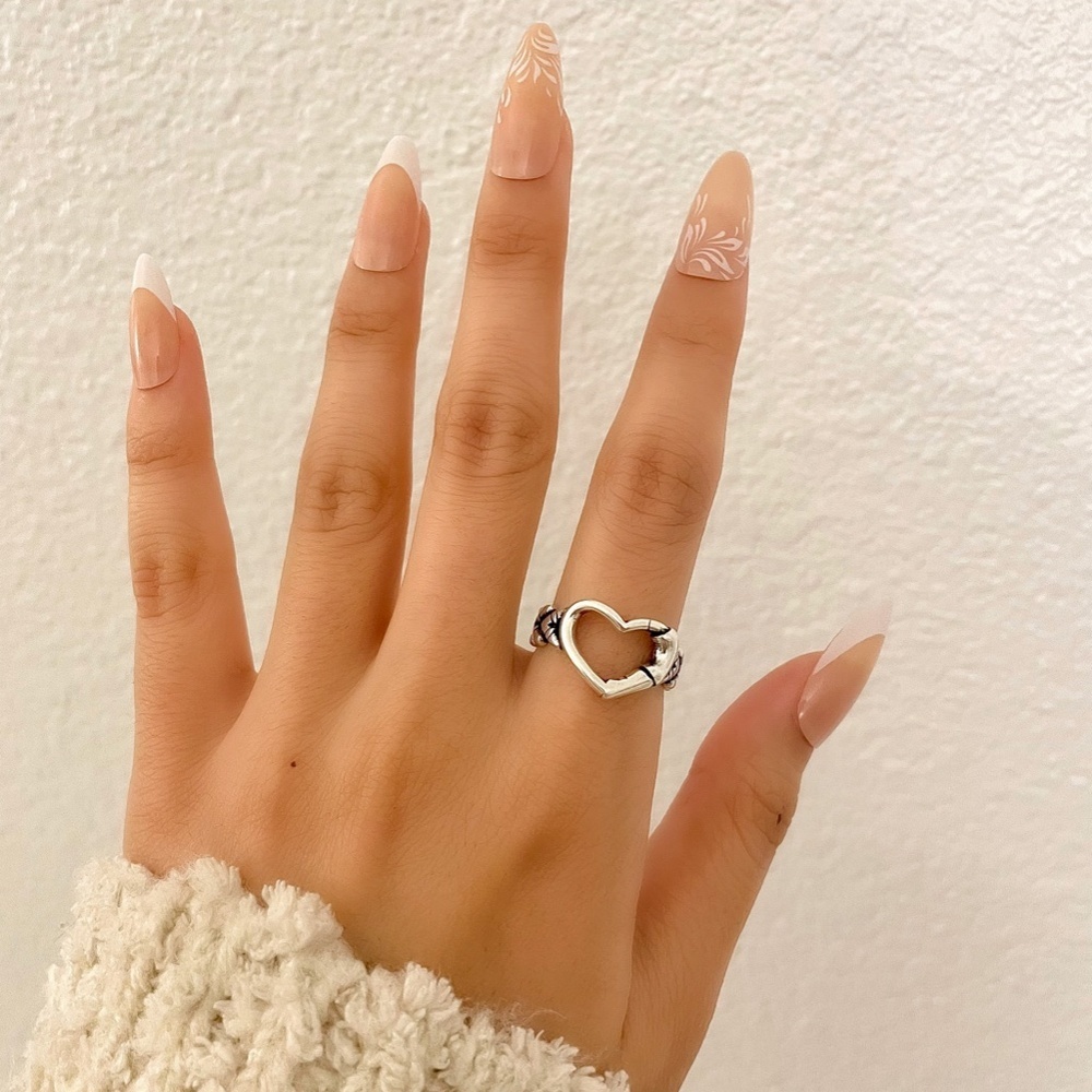 925 Sterling Silver Minimalist Heart Ring Silver Vintage Boho Geometric Ring - Picture 4 of 4